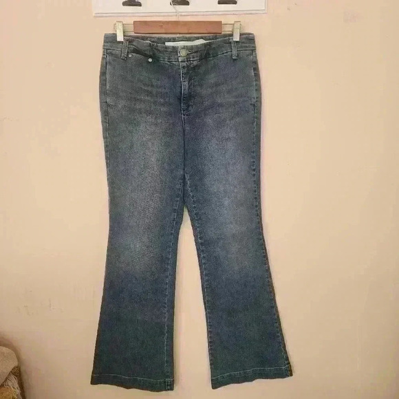 Jones new york  Broadway flare size 8  medium wash p5022 - Picture 2 of 8